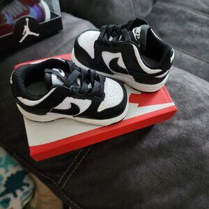 Nike Panda Dunks